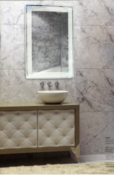 Зеркало в ванную комнату с подсветкой светодиодной лентой Изабелла